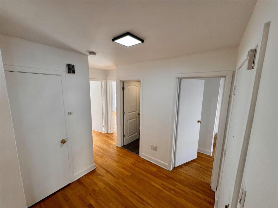 8632 Av. Bloomfield, Montréal (Villeray/Saint-Michel/Parc-Extension), Quebec H3N 2J3, Canada