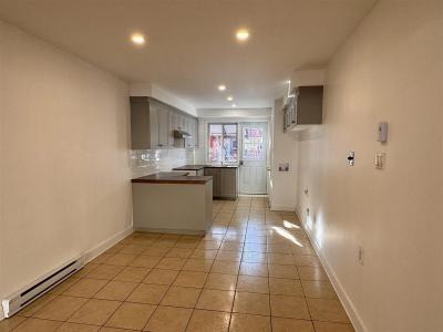 8632 Av. Bloomfield, Montréal (Villeray/Saint-Michel/Parc-Extension), Quebec H3N 2J3, Canada