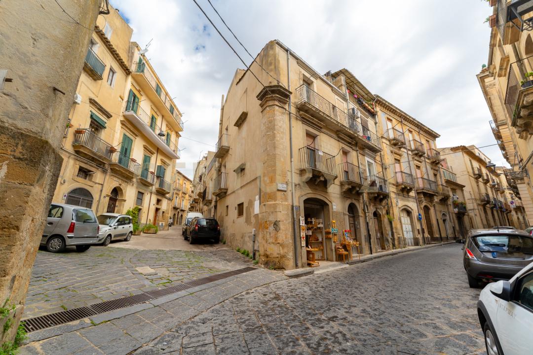 VIA LUIGI STURZO, Caltagirone, Sicilia 95041, Włochy