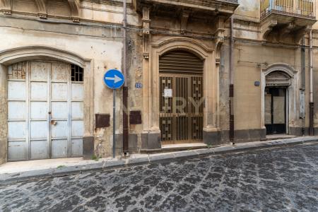 VIA LUIGI STURZO, Caltagirone, Sicilia 95041, Włochy
