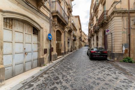 VIA LUIGI STURZO, Caltagirone, Sicilia 95041, Włochy