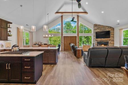 143 Burnside Trail, Hendersonville, NC 28792, USA