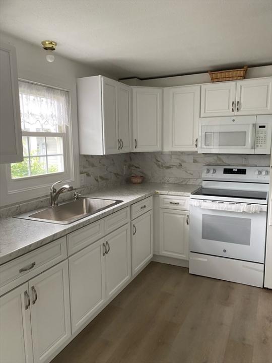 11 Chestnut St , 2, Dudley, Massachusetts 01571, USA