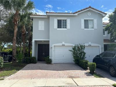 8700 Cypress Walk Ct, Tamarac, Florida 33321, USA