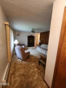 522 6th Avenue NE, Hazen, North Dakota 58545