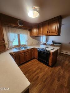 522 6th Avenue NE, Hazen, North Dakota 58545
