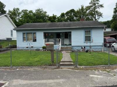 144 N Plum Street, Irvine, Kentucky 40336, USA