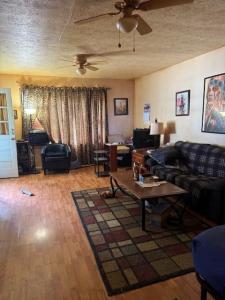 144 North Plum Street, Irvine, 肯塔基州 40336, 美国