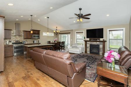 565 NE Bowman Drive, Waukee, איווה 50263, ארצות הברית של אמריקה