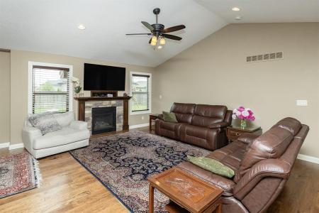 565 NE Bowman Drive, Waukee, איווה 50263, ארצות הברית של אמריקה