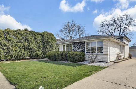 9329 Moody Avenue, Oak Lawn, Illinois 60453, USA