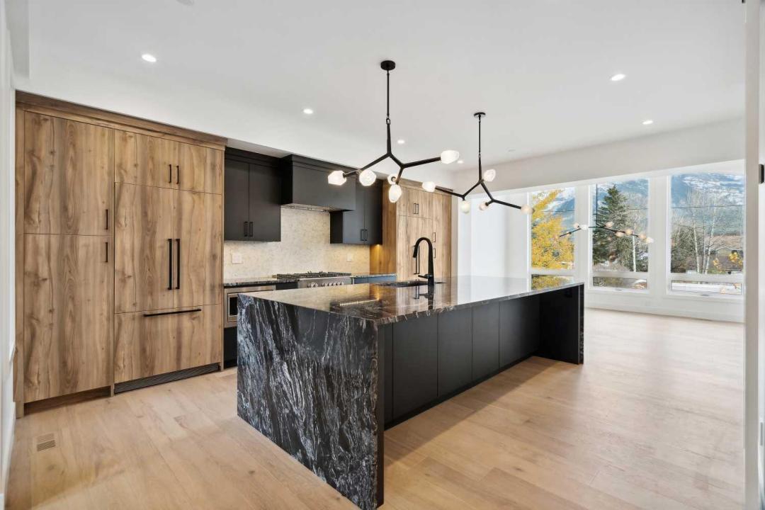 512 8TH AVENUE, Canmore, אלברטה T1W 2E3, קנדה 