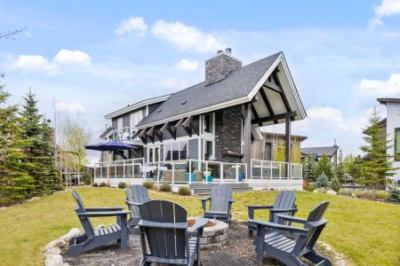 332 COTTAGECLUB WAY, Rural Rocky View County, Alberta T4C 1C3, Canada