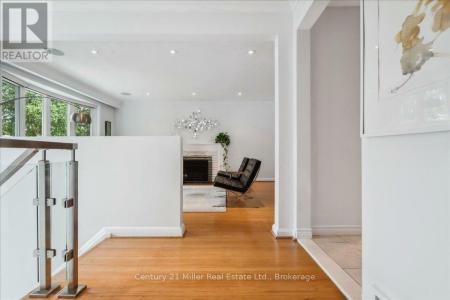 1129 SHAW STREET, Oakville (wo West), Ontario L6L 2S1, Canadá