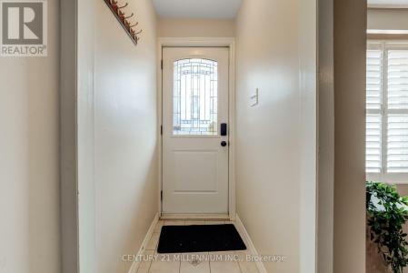 568 DUFFERIN STREET, Toronto (little Portugal), Ontario M6K 2A9, Canadá