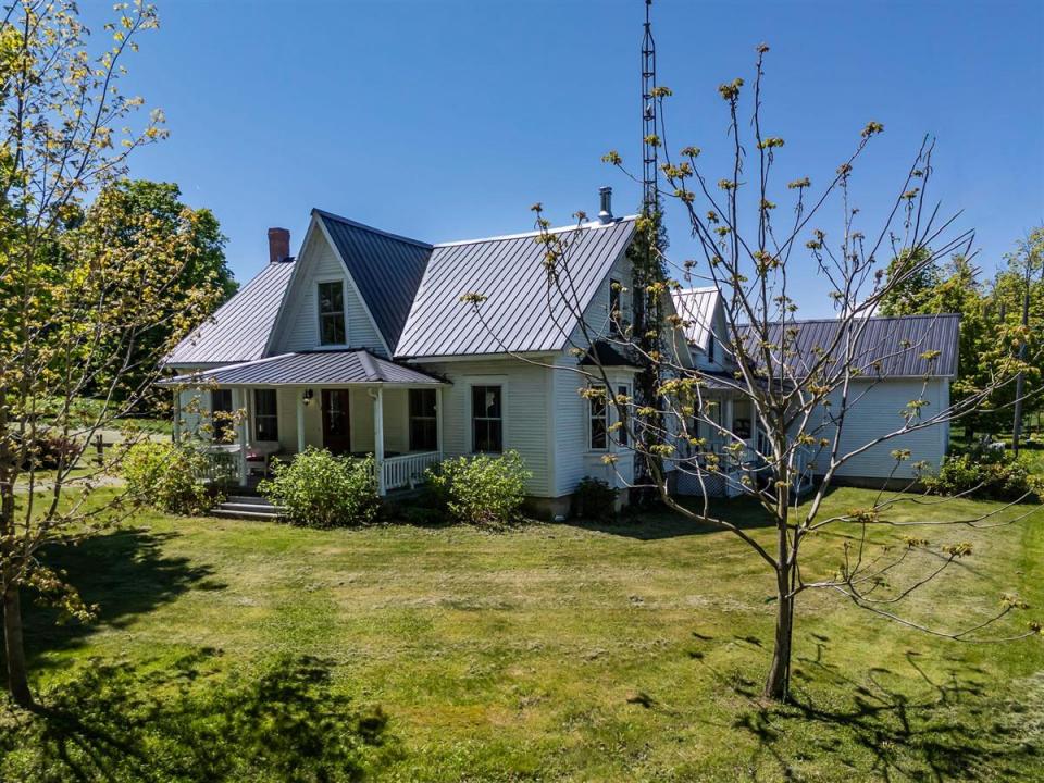 112  Rue Main, Hatley - Municipalité, Quebec J0B 4B0, Canada