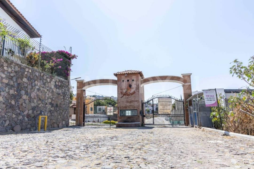 Paseo del Quetzal #29,, Jocotepec, Jalisco 45820, Messico