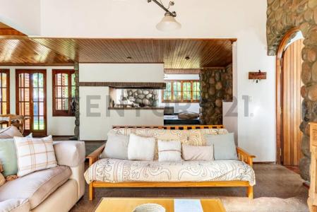 Larrea 602, Chacras De Coria, Mendoza 5502, Argentina