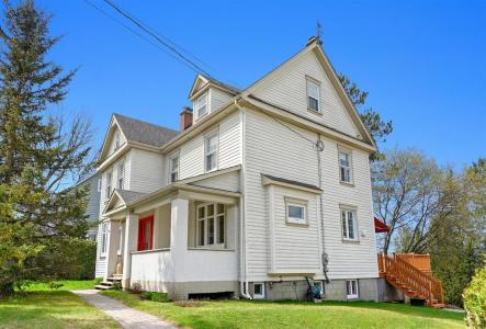216 Rue Principale S., Maniwaki, 魁北克省 J9E 1Z9, 加拿大