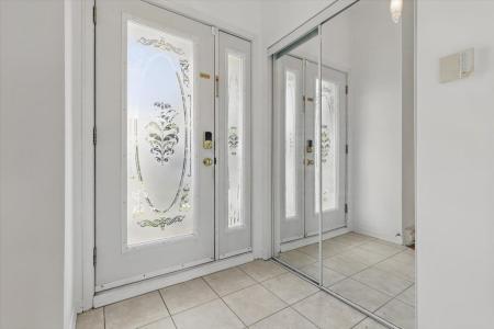 8810  Av. Oceanie, Brossard, Quebec J4Y 3E6, Canada