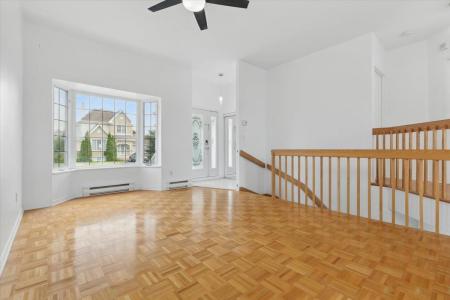 8810  Av. Oceanie, Brossard, Quebec J4Y 3E6, Canada