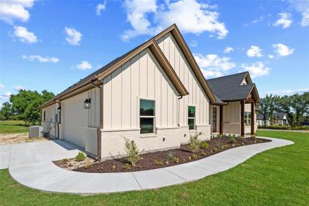 107 W Stagecoach Trail, Weatherford, Texas 76085, USA