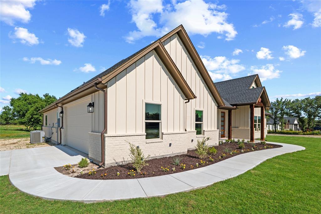 107 W Stagecoach Trail, Weatherford, Texas 76085