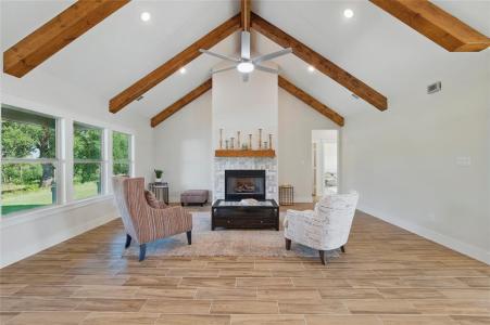 107 W Stagecoach Trail, Weatherford, Texas 76085