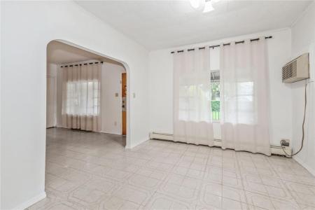 356 Oakley Avenue, Elmont, Нью-Йорк 11003, Соединенные Штаты