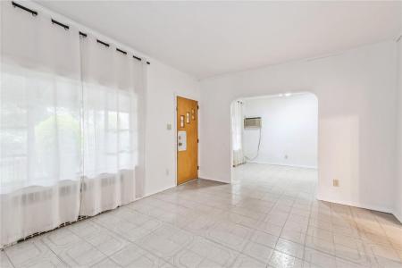 356 Oakley Avenue, Elmont, Нью-Йорк 11003, Соединенные Штаты