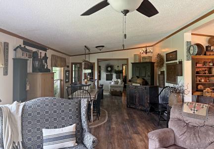 2368 Reinhart Road, Loogootee, Indiana 47553, USA