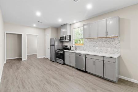 8402 Bassett Street, Houston, Texas 77051, USA
