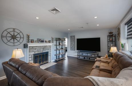 27 N Westview Ave, Feasterville Trevose, Pennsylvania 19053, USA