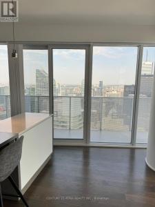 100 HARBOUR STREET, Toronto (waterfront Communities), 安大略省 M5J 0B5, 加拿大