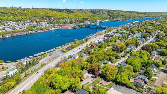 810 W Douglass Ave, Houghton, Michigan 49931