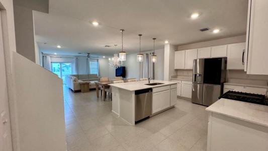 6731 NW Windwood Way, Port Saint Lucie, Florida 34987, USA