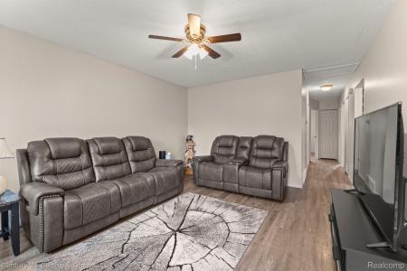 5908 Gilman Street, Garden City, Michigan 48135, USA