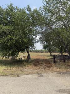 1404 US Highway 87 W, Stockdale, Texas 78160, USA