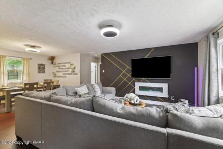 8345 Shannon Drive, Tobyhanna, Pennsylvania 18466, USA