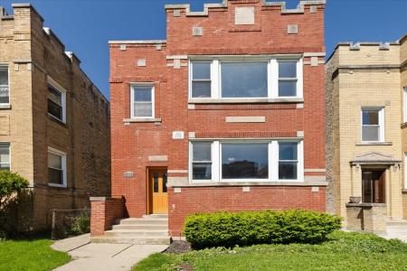 6030 N Claremont Avenue, Chicago, Illinois 60659, USA