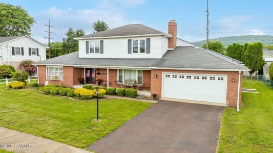 1207 E 5th Street, Berwick, Pennsylvania 18603, USA
