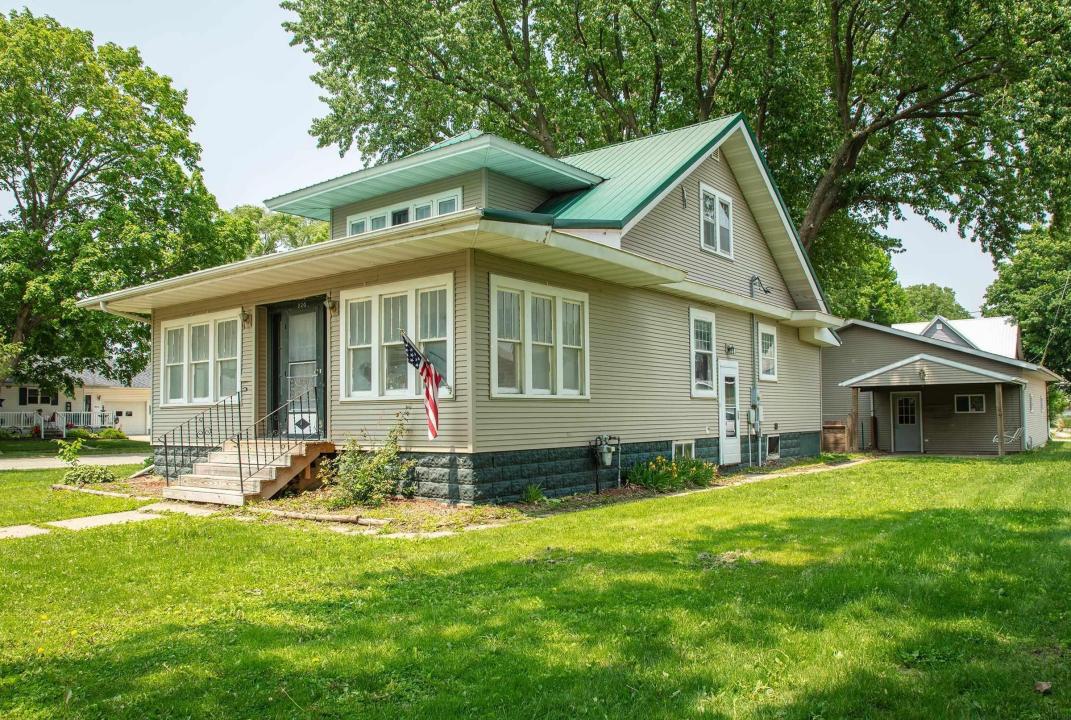 220 W Greene Street, Clarksville, Iowa 50619