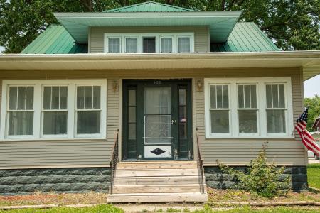 220 W Greene Street, Clarksville, Iowa 50619