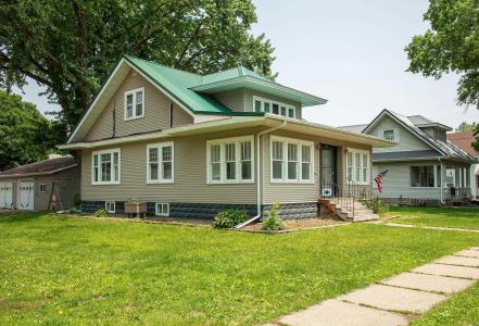 220 W Greene Street, Clarksville, Iowa 50619