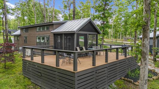 411 Waters Edge Way, Tracy City, Tennessee 37387, USA