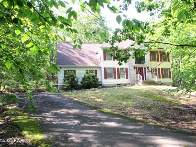 804 Basswood Court W, Lords Valley, Pennsylvania 18428, USA