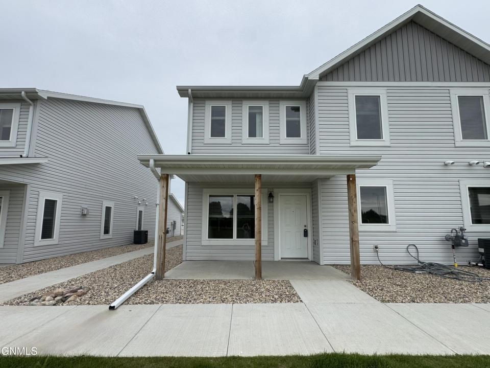 3308 Kenner Loop, Bismarck, North Dakota 58504, USA