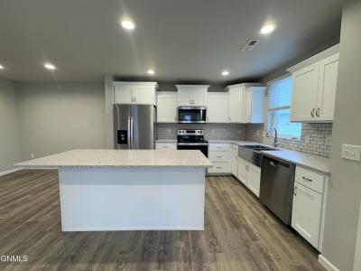 3308 Kenner Loop, Bismarck, North Dakota 58504, USA