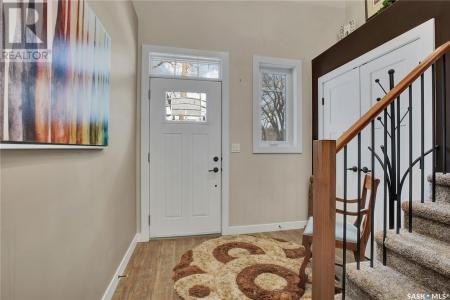 101 POPLAR CRESCENT, Saskatoon, Saskatchewan S7M 0A7, Canada