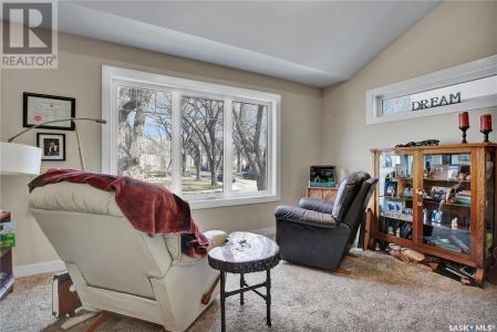 101 POPLAR CRESCENT, Saskatoon, Saskatchewan S7M 0A7, Canada